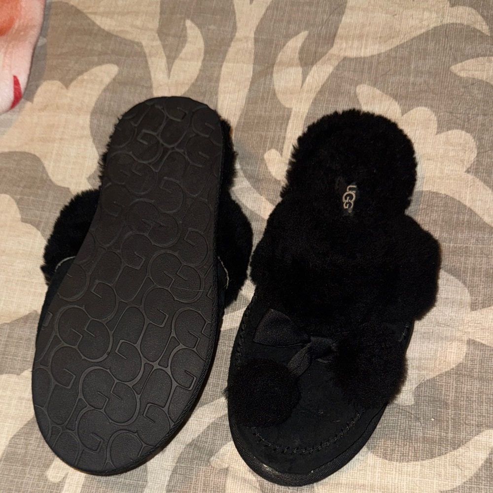 UGG Black Fluffy Slippers with Bow - Picture 2 of 2